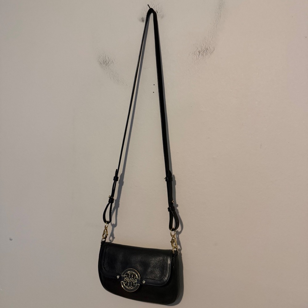 Tory Burch Amanda Black Pebbled Leather Gold Logo Crossbody Bag Purse designer - Picture 1 of 6